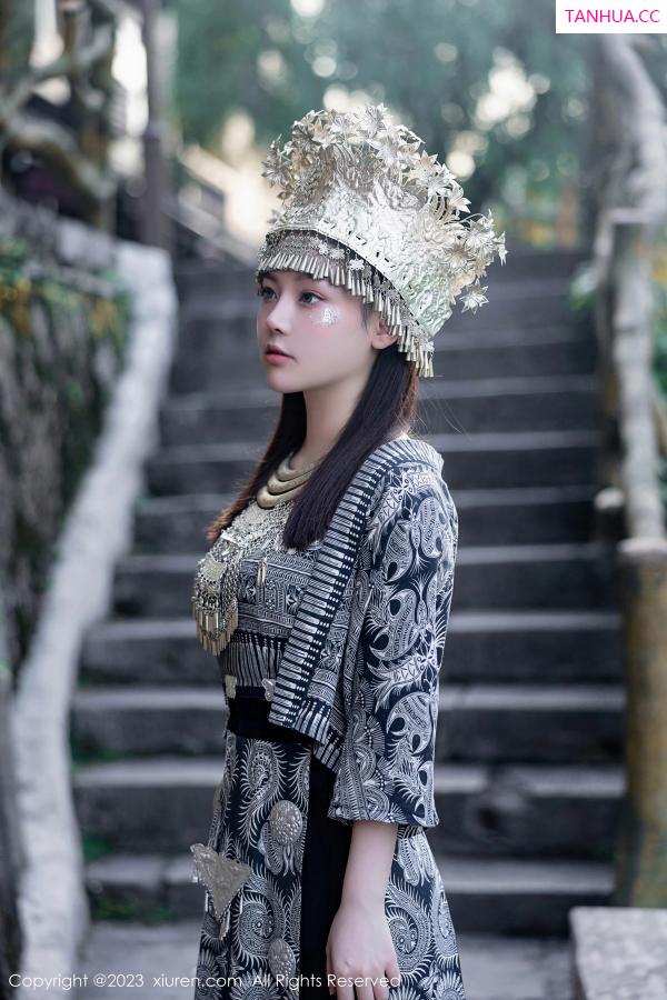 豆瓣酱  [XiuRen]高清写真图 2023.09.27 No.7448 豆瓣酱 苗族服饰第4张图片